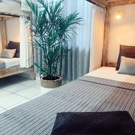 Surfers House Hotel Kuta  Exterior photo
