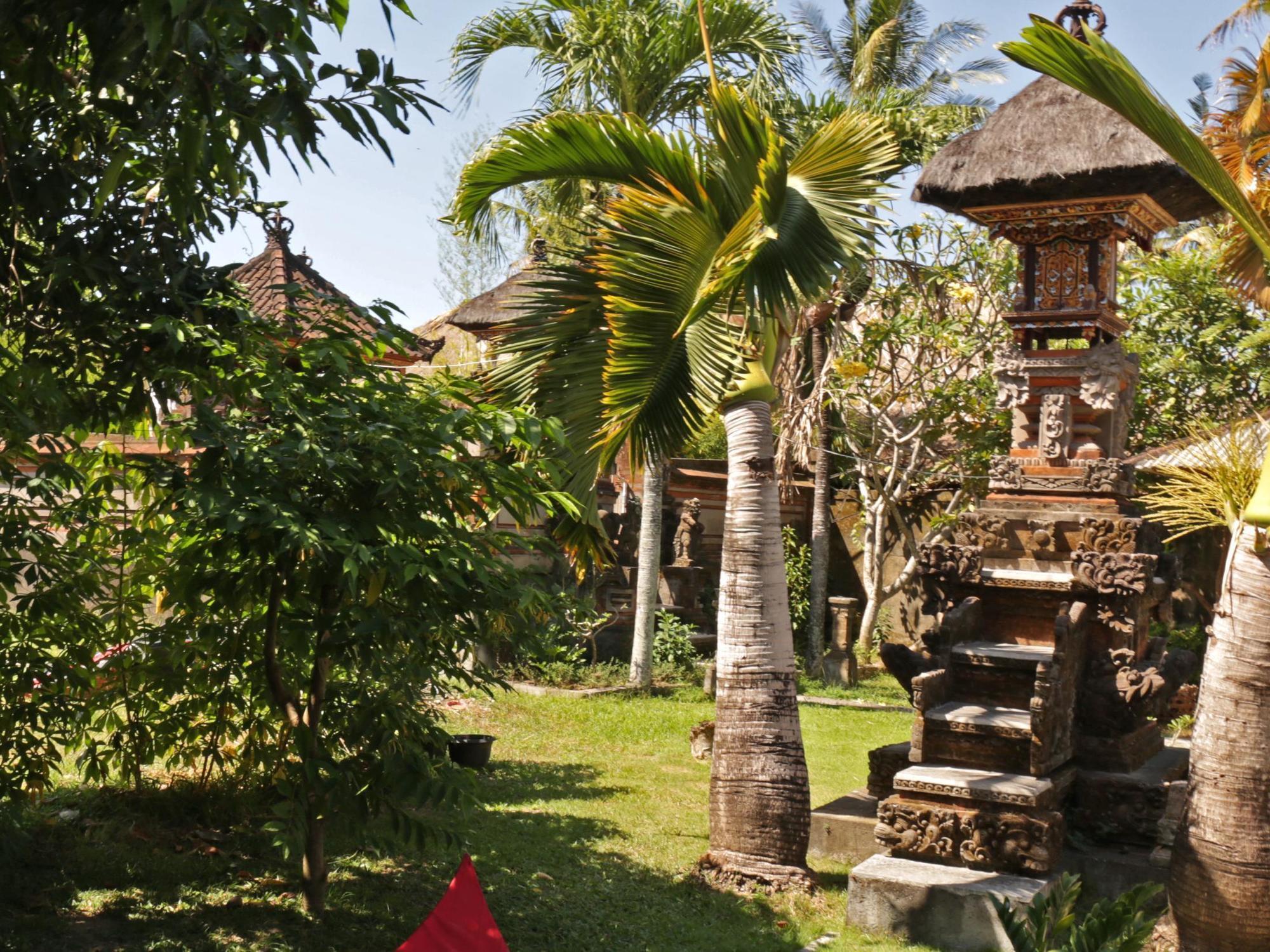 Surfers House Hotel Kuta  Exterior photo