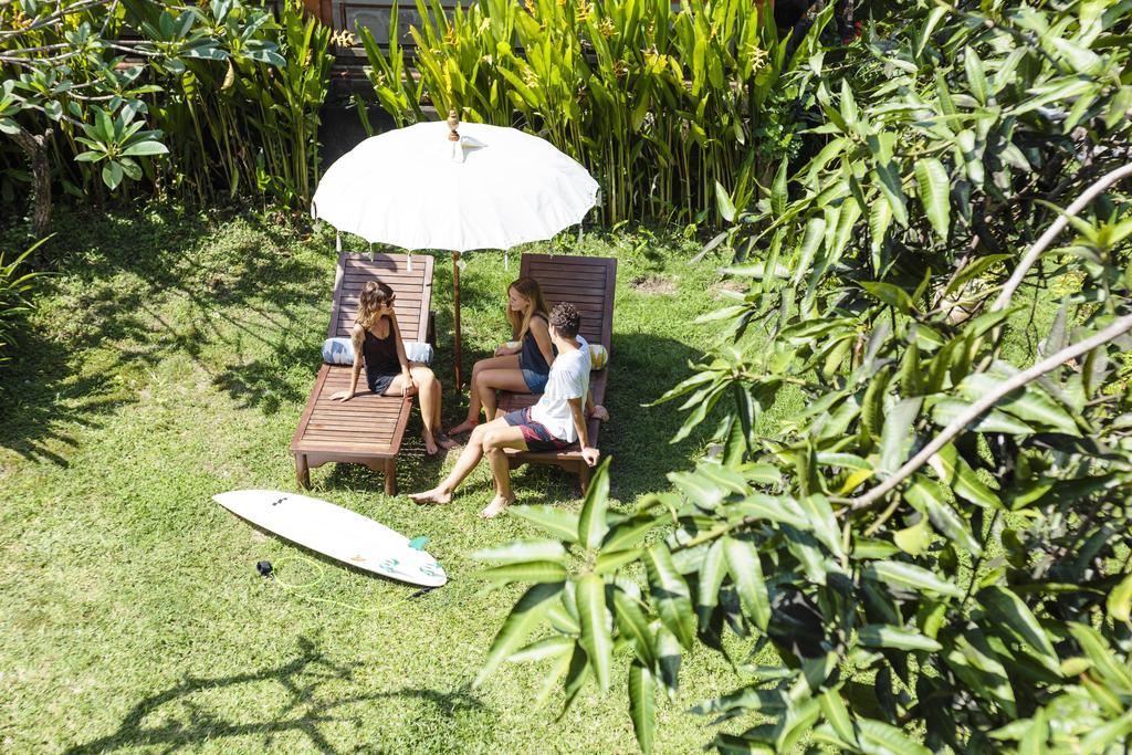 Surfers House Hotel Kuta  Exterior photo