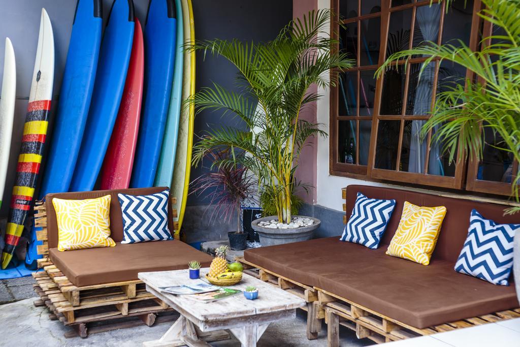 Surfers House Hotel Kuta  Exterior photo