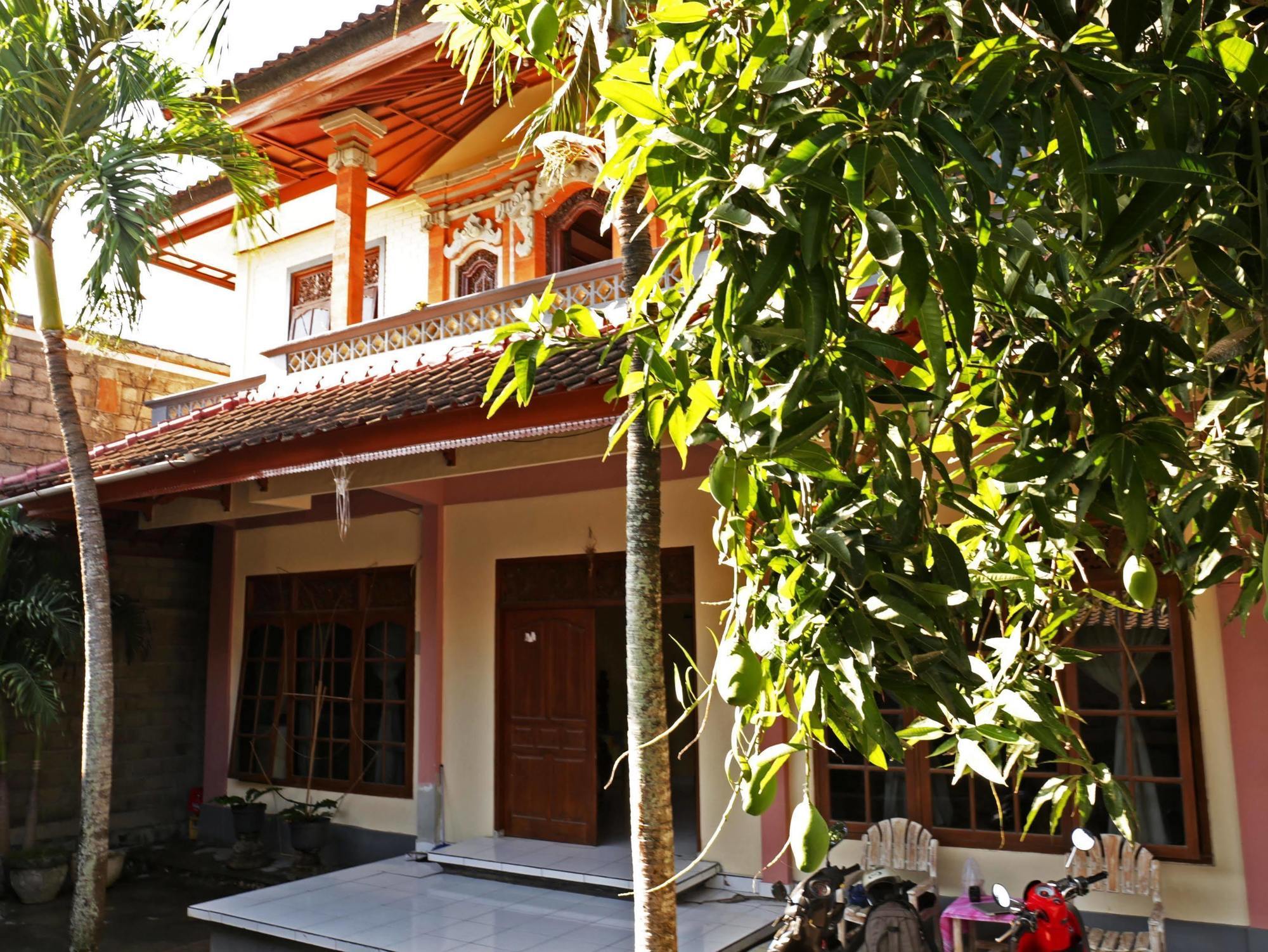 Surfers House Hotel Kuta  Exterior photo