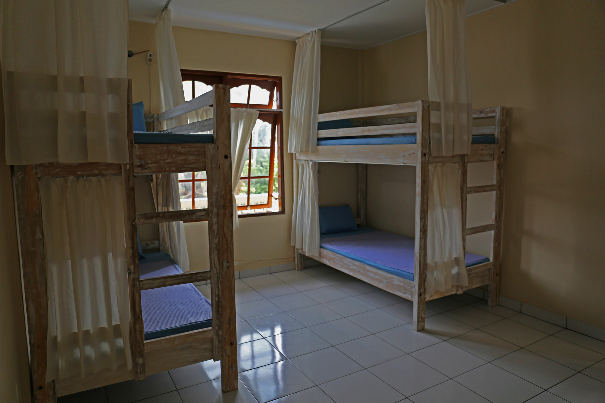 Surfers House Hotel Kuta  Exterior photo