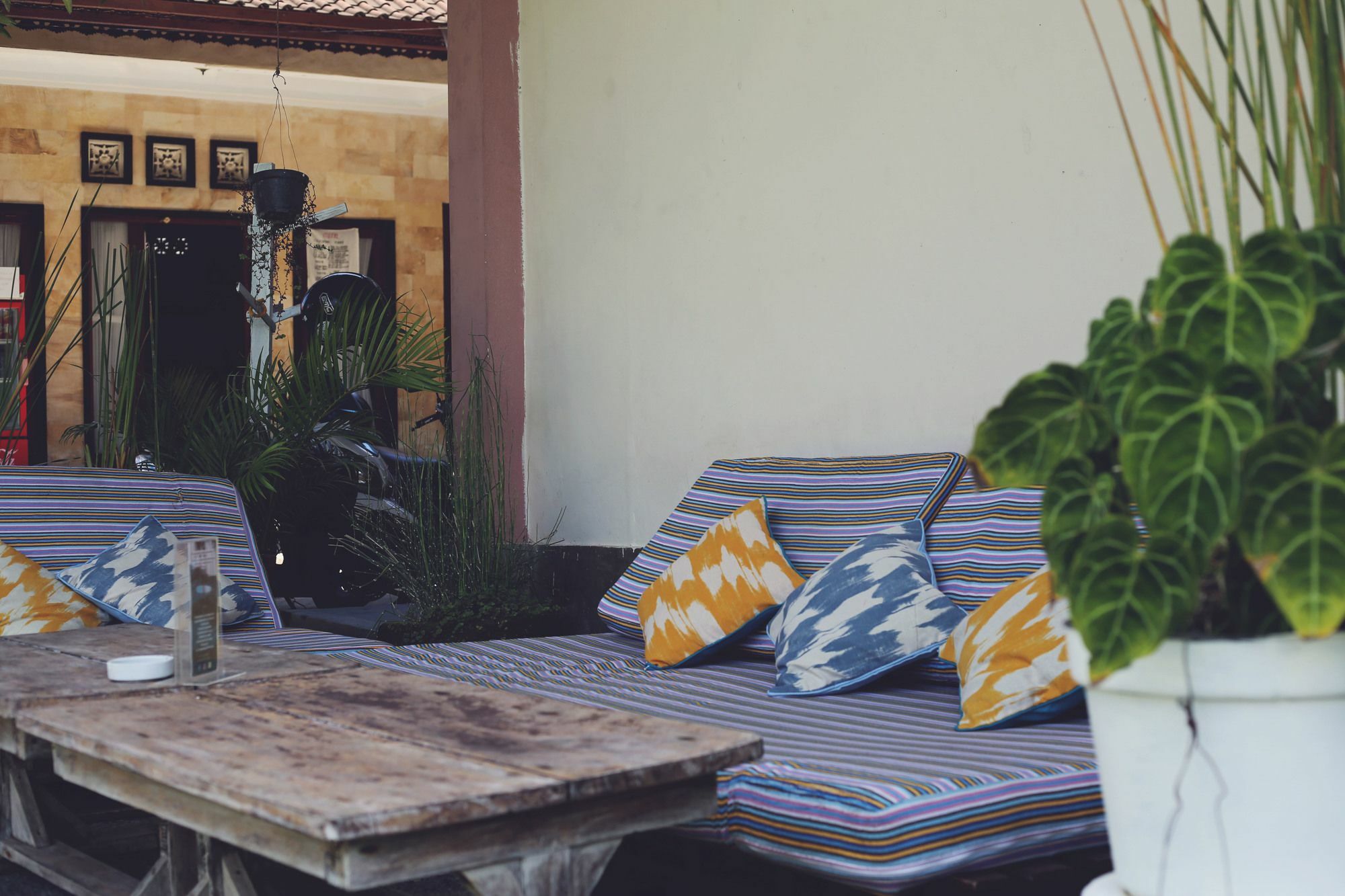Surfers House Hotel Kuta  Exterior photo