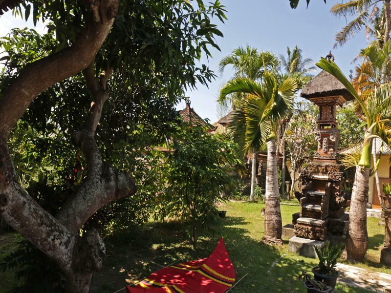 Surfers House Hotel Kuta  Exterior photo