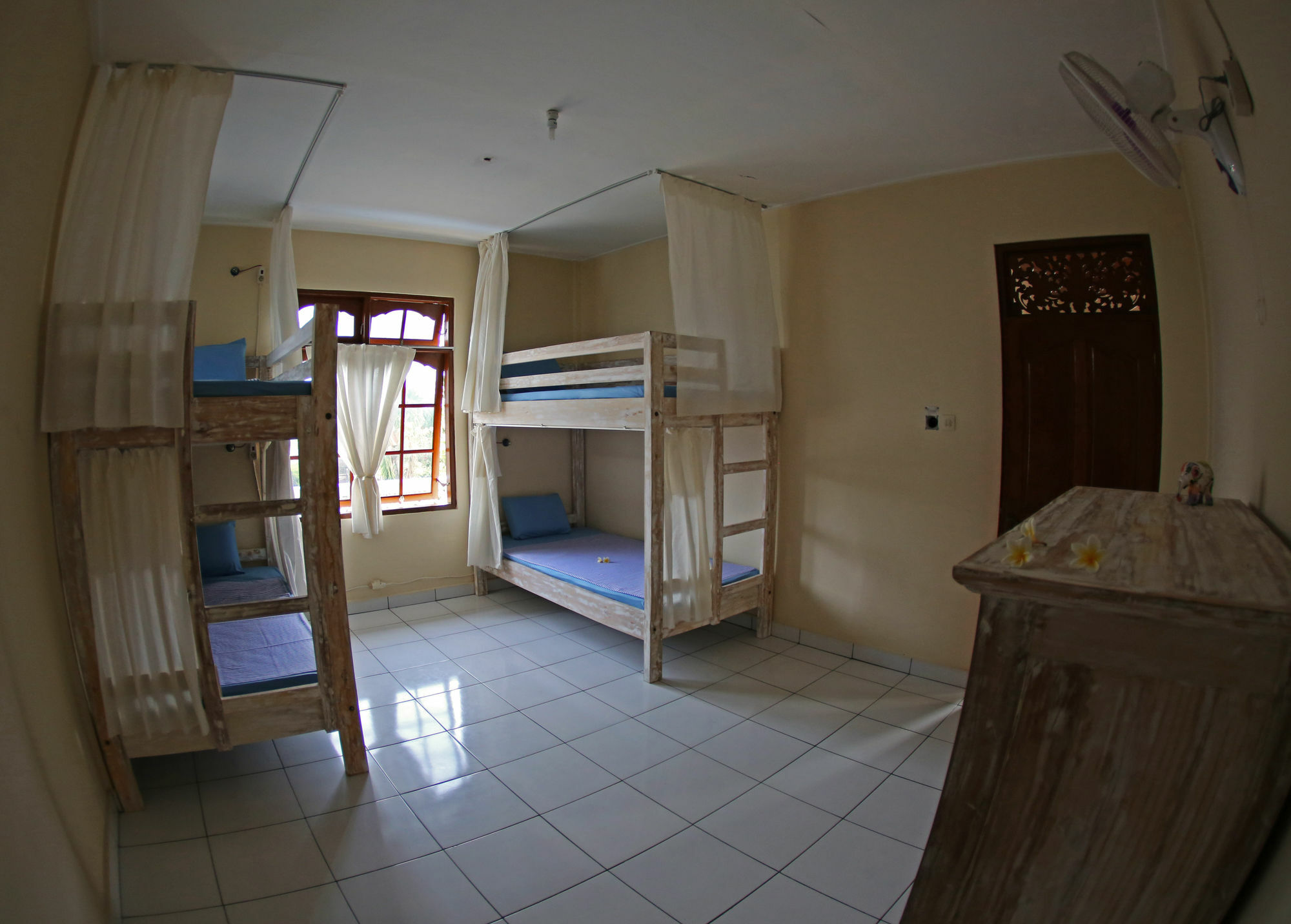 Surfers House Hotel Kuta  Exterior photo