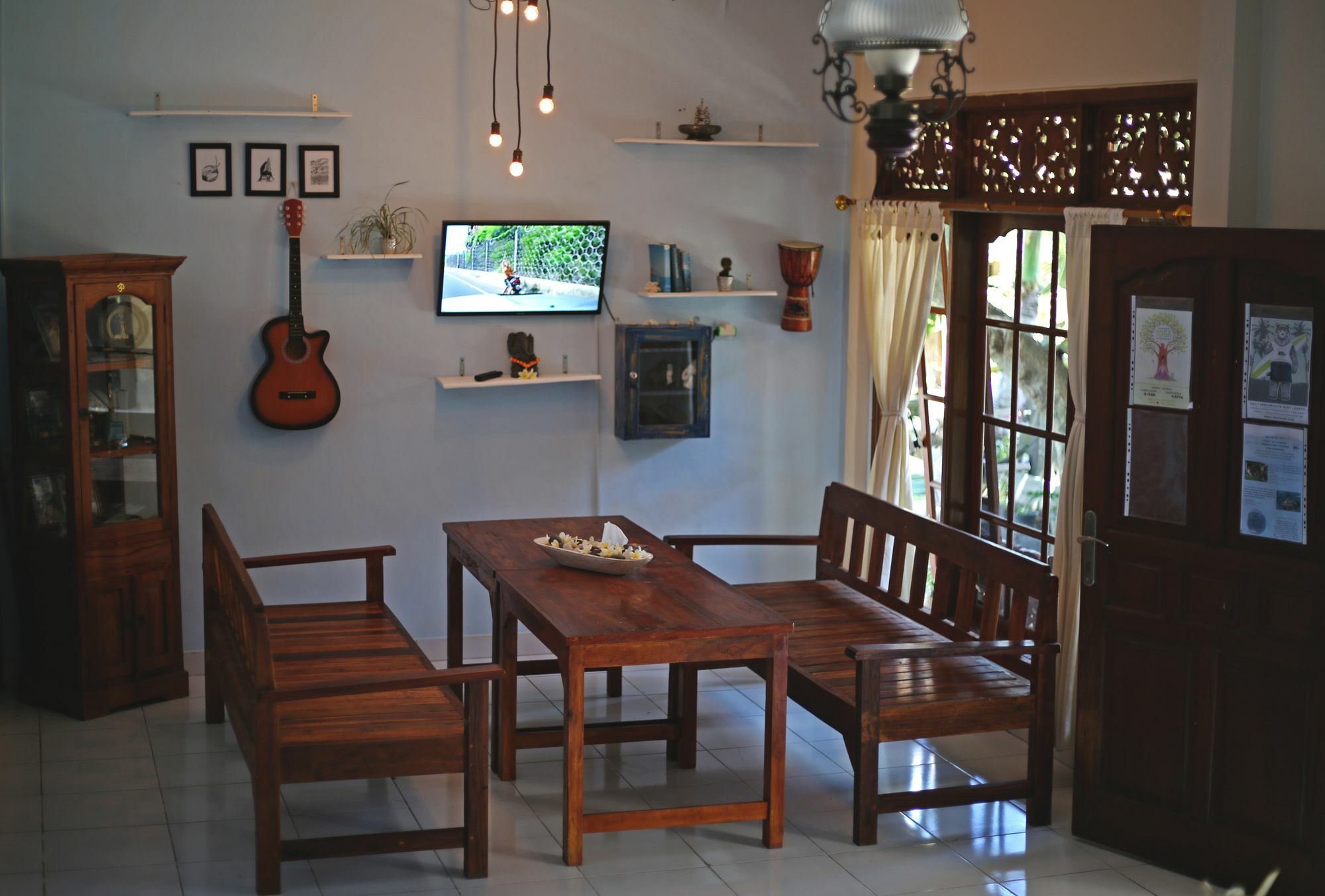 Surfers House Hotel Kuta  Exterior photo