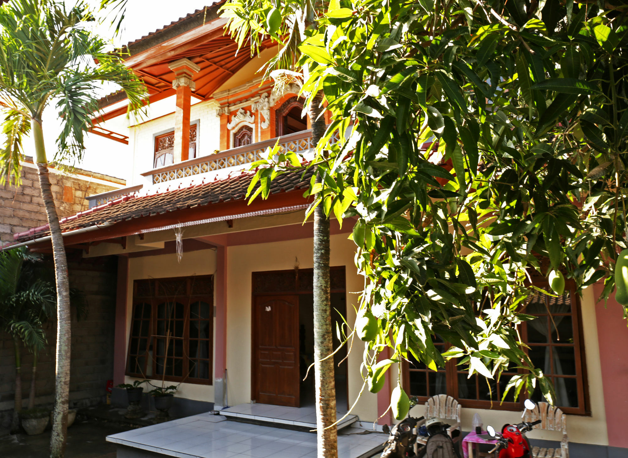 Surfers House Hotel Kuta  Exterior photo