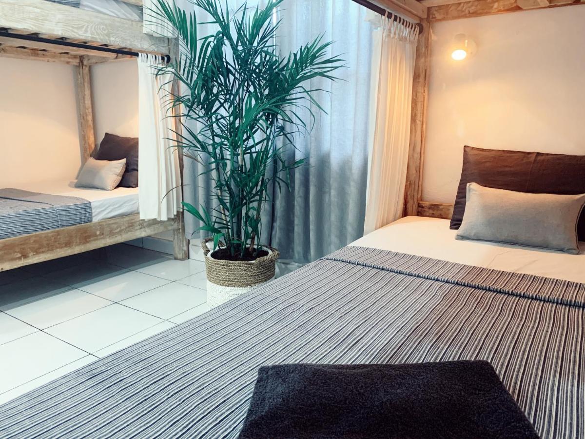 Surfers House Hotel Kuta  Exterior photo