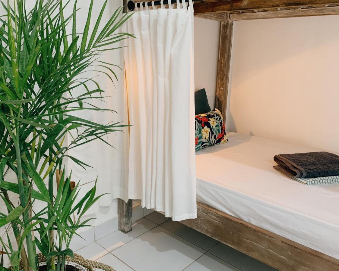 Surfers House Hotel Kuta  Exterior photo